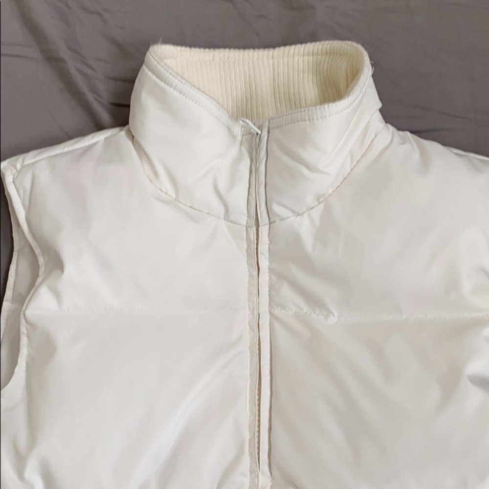 Old Navy White Puffer Vest Size Small - Picture 6 of 8